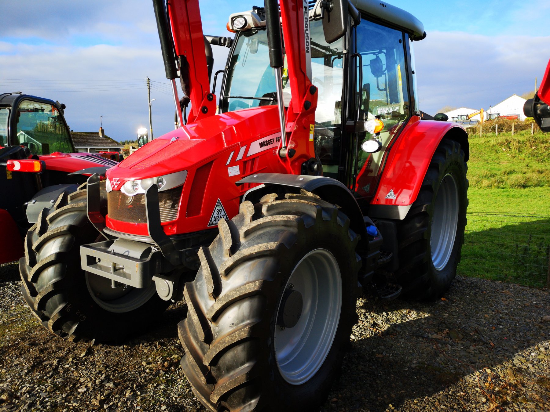 Tractor Massey Ferguson MF 5712 SL