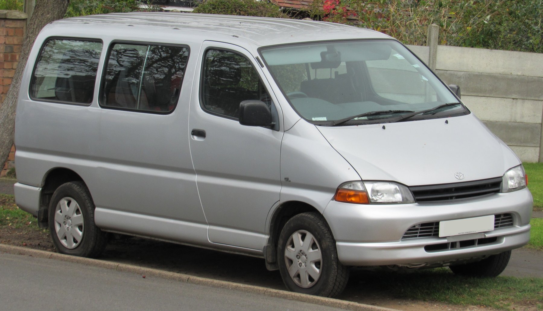 Van Toyota HIACE 2.4TD EMOTION LANG