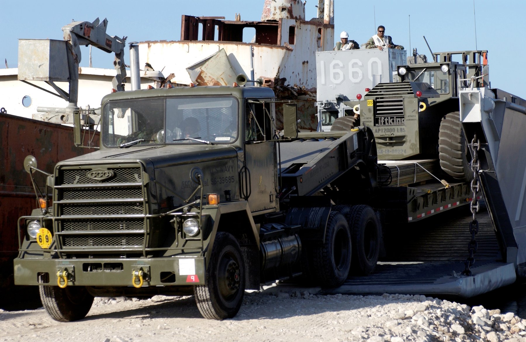Fire, rescue & special vehicles Am General Freightliner M915