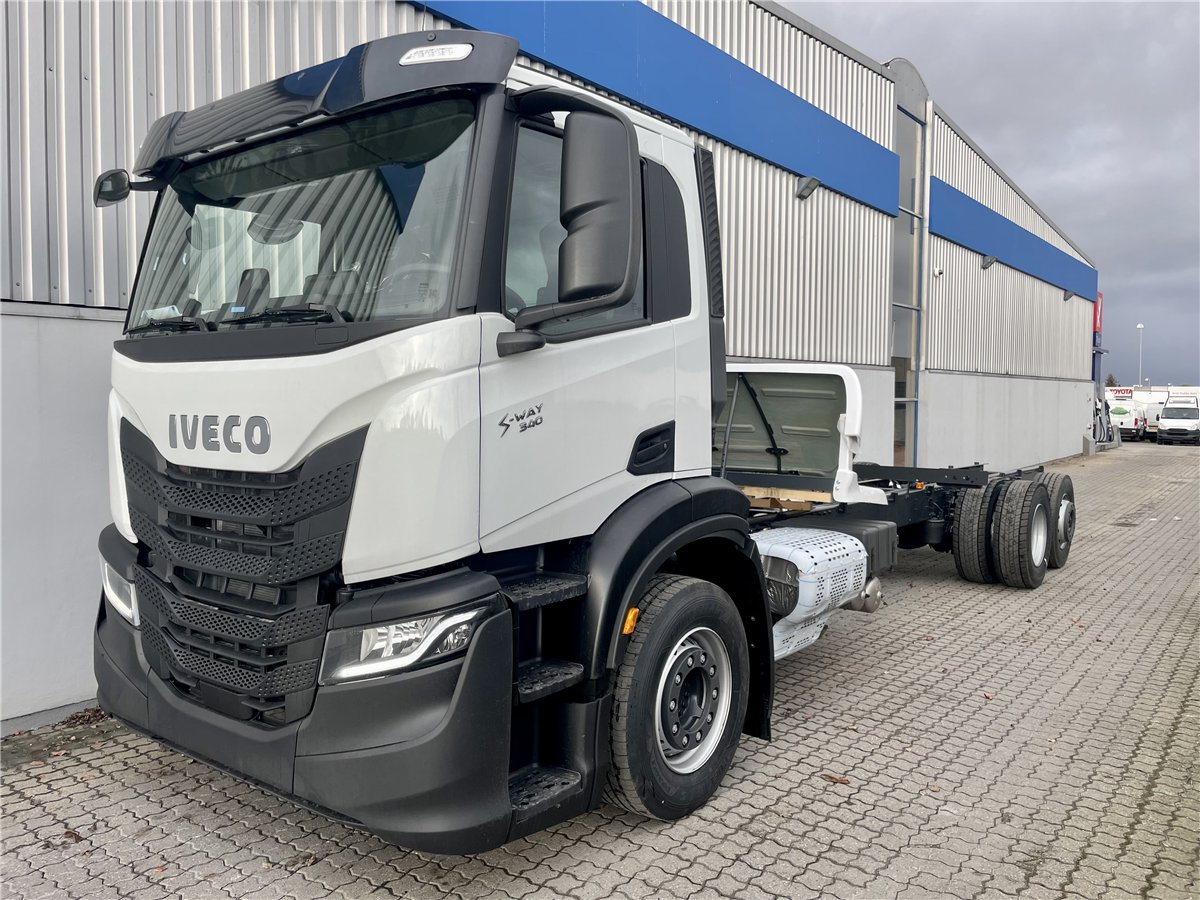 Truck Iveco AD260SY/FS