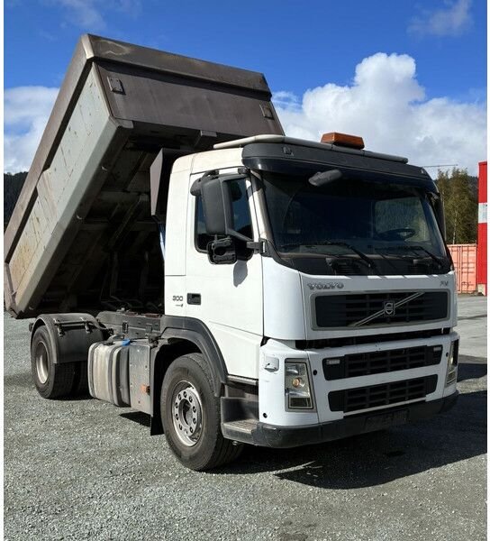 Truck Volvo FM300 4X2