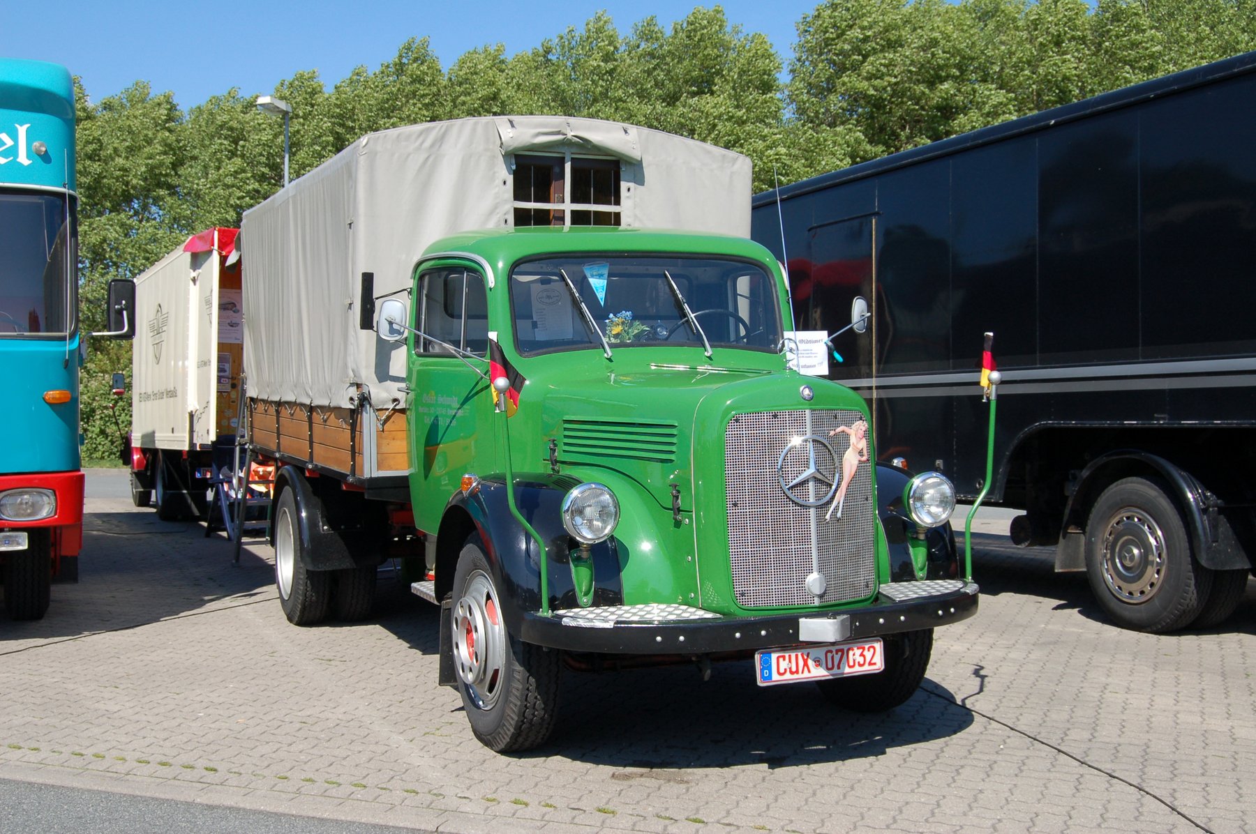 Truck Mercedes Benz L 325