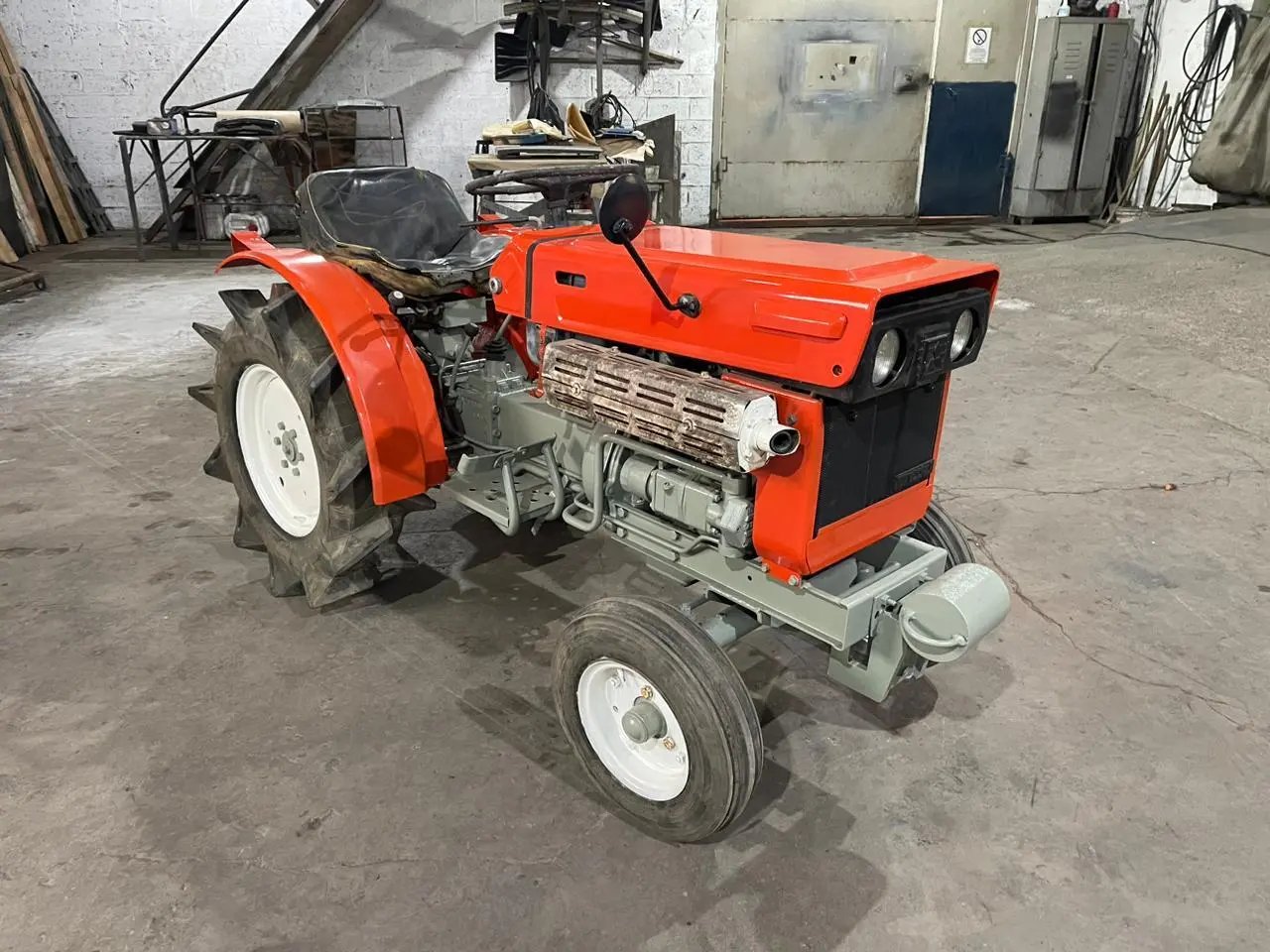 Tractor Mitsubishi D1300