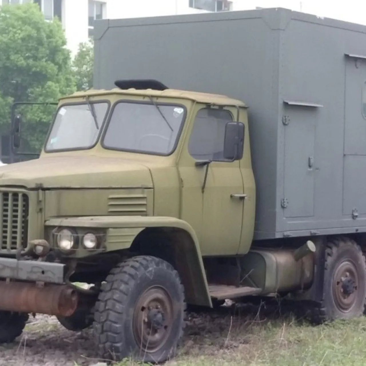 Ciężarówki taktyczne Dongfeng Motor EQ240/EQ2081