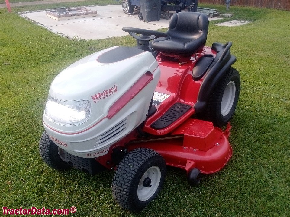 Ride-on mowers White GT 2550H