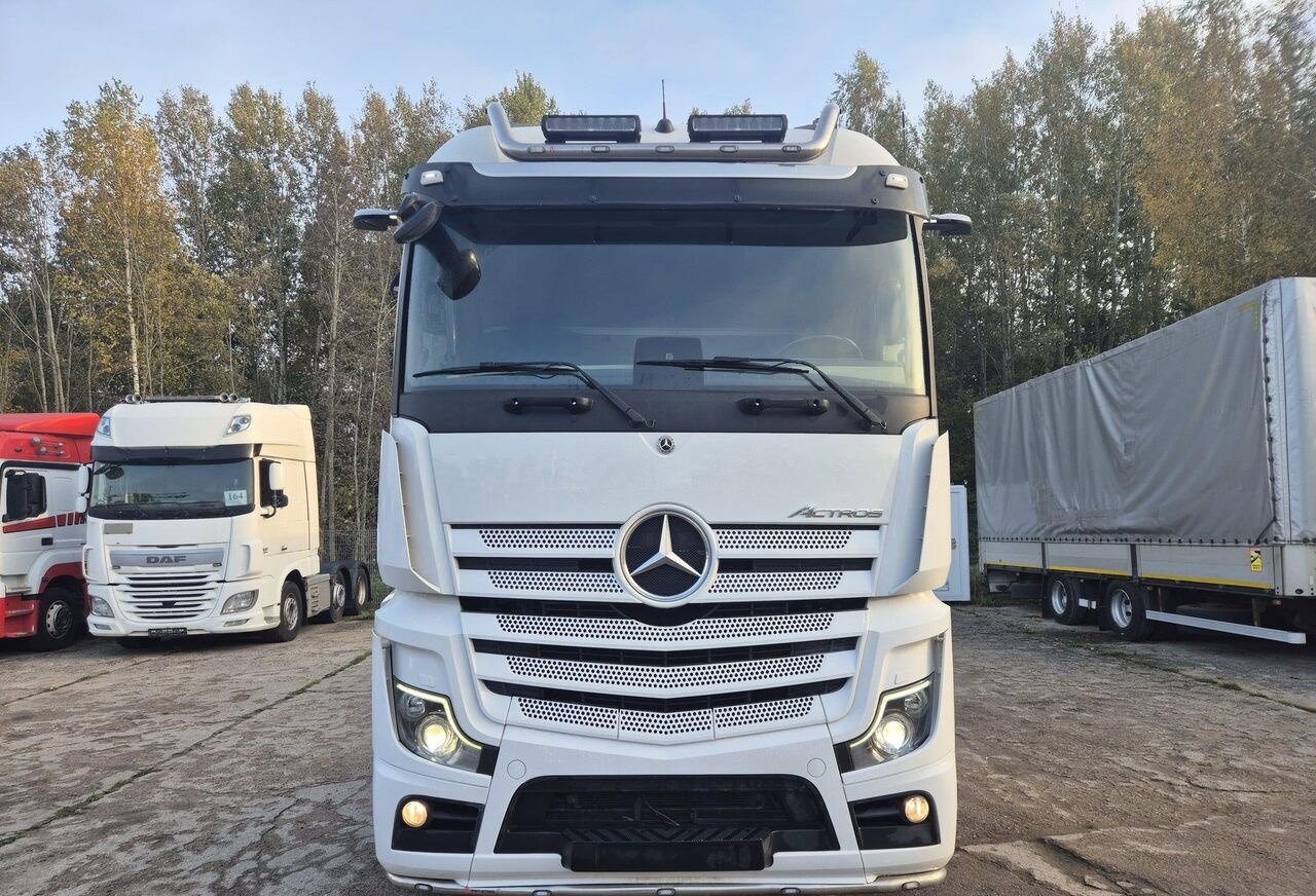 Truck Mercedes Benz Actros 3553