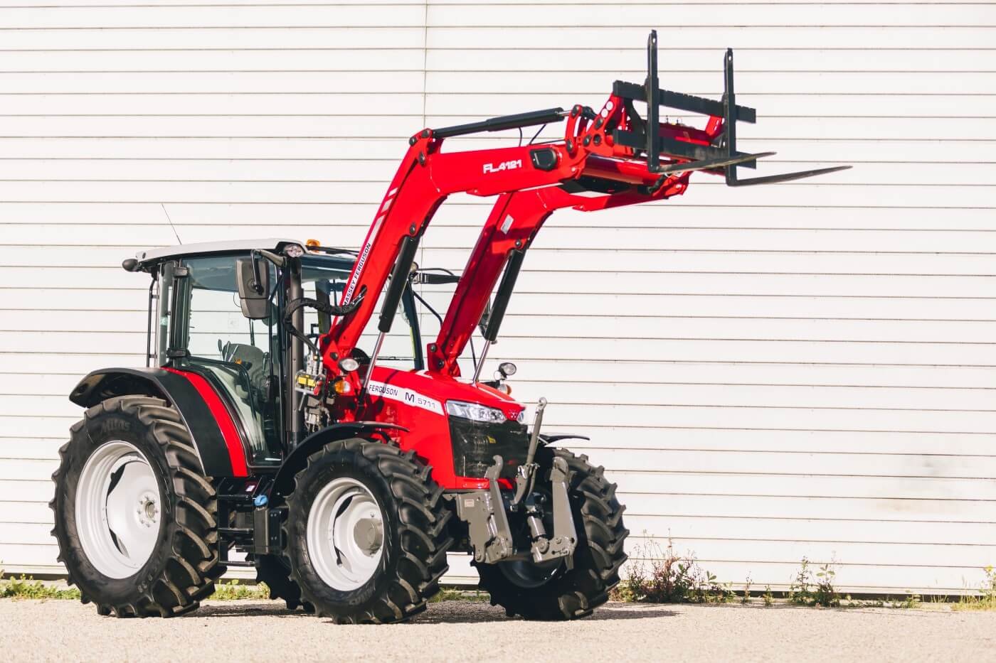 Tractor Massey Ferguson MF 5713M