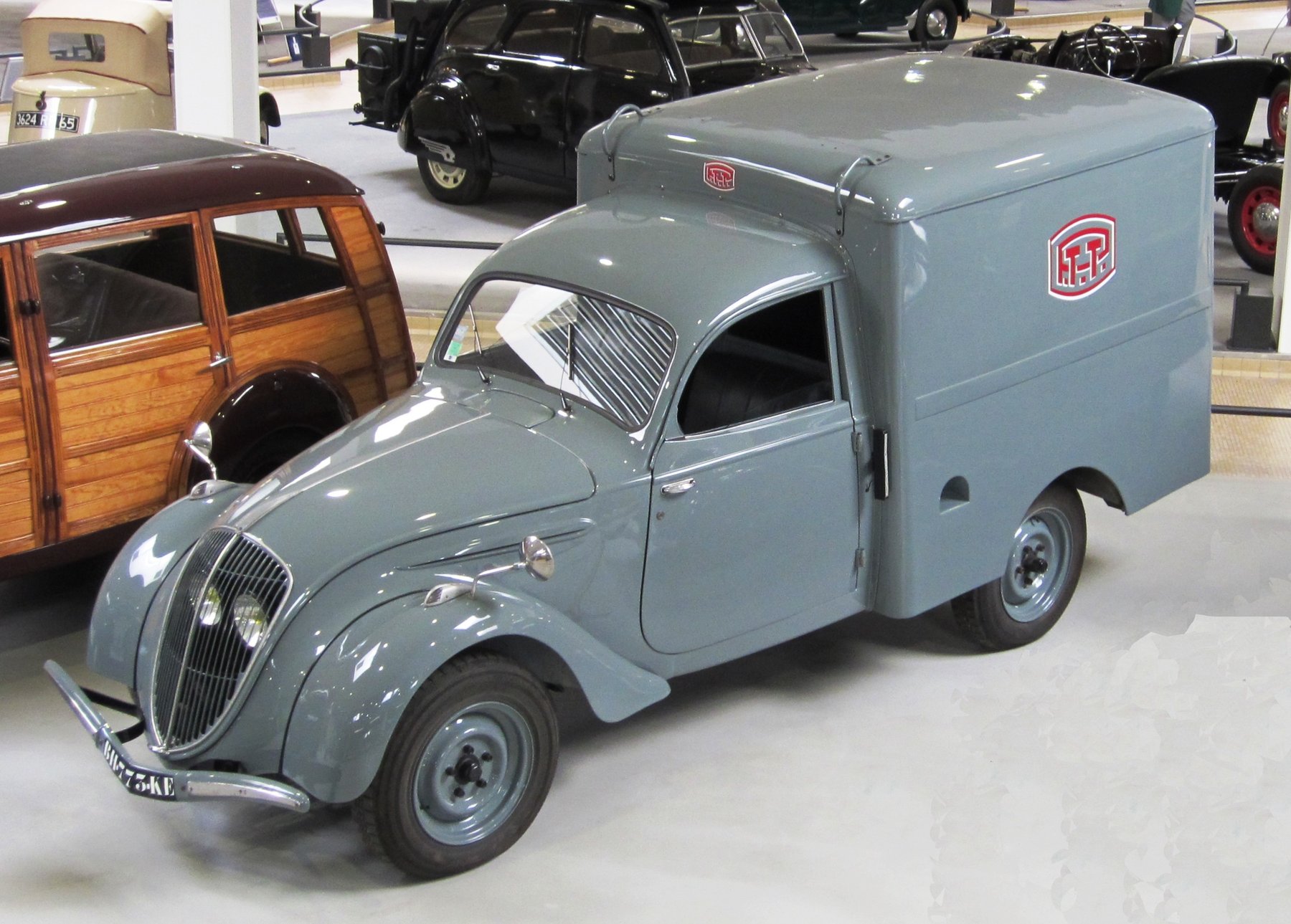 Van Peugeot 202 UH