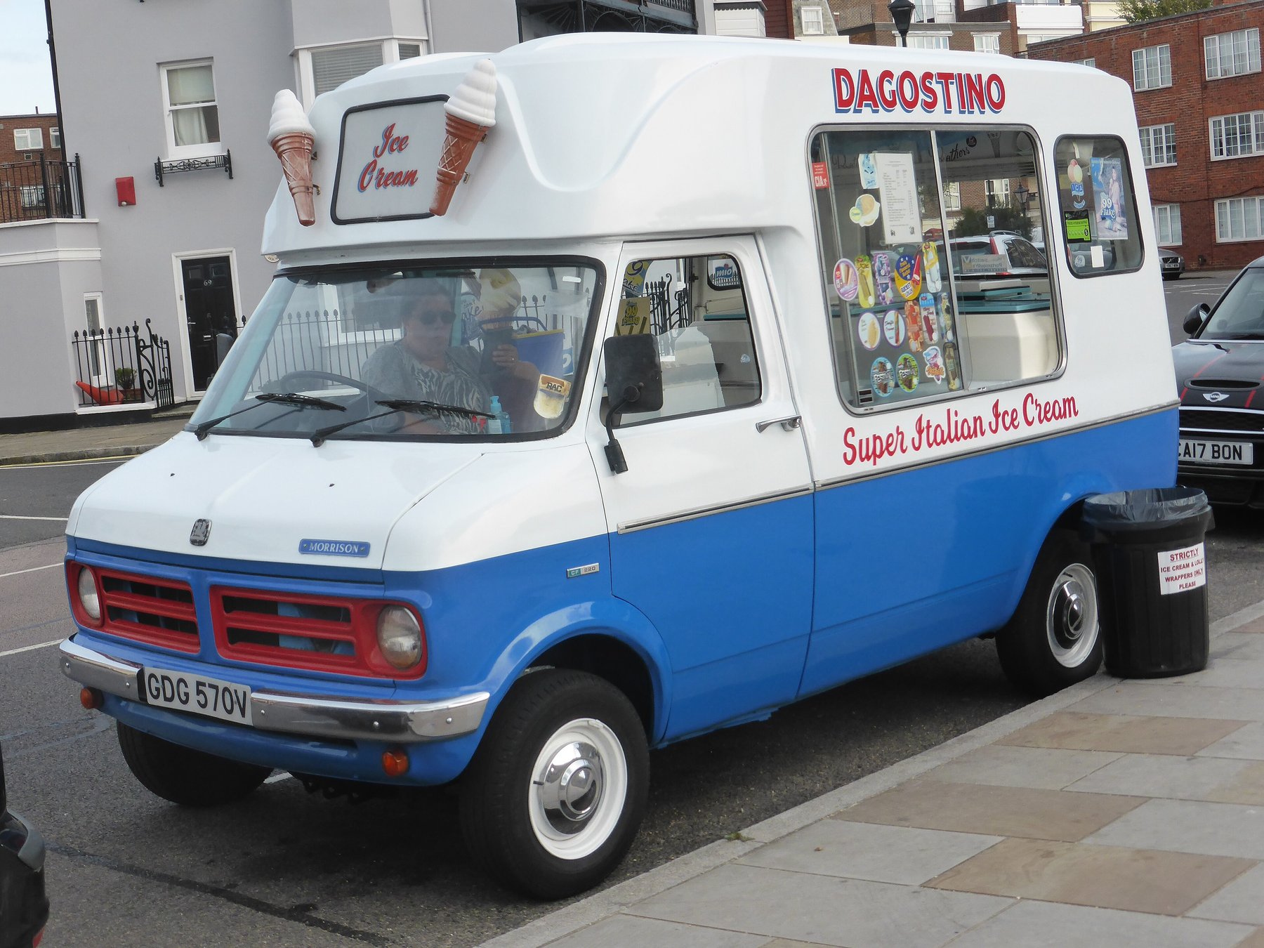 Van Bedford CF 220