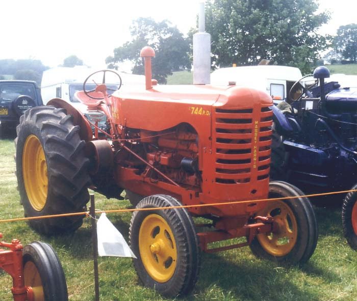 Tractor Massey Harris 745