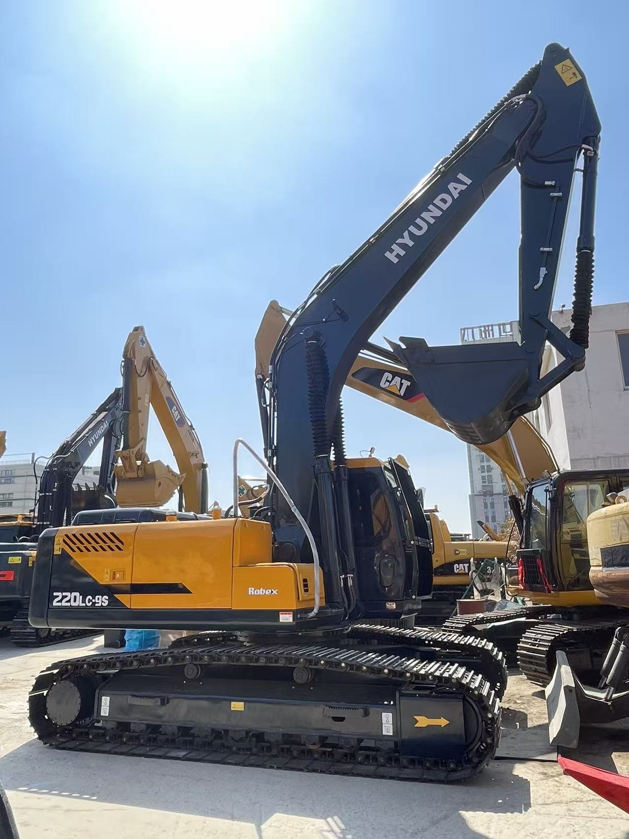 Excavator Hyundai R220LC-9A