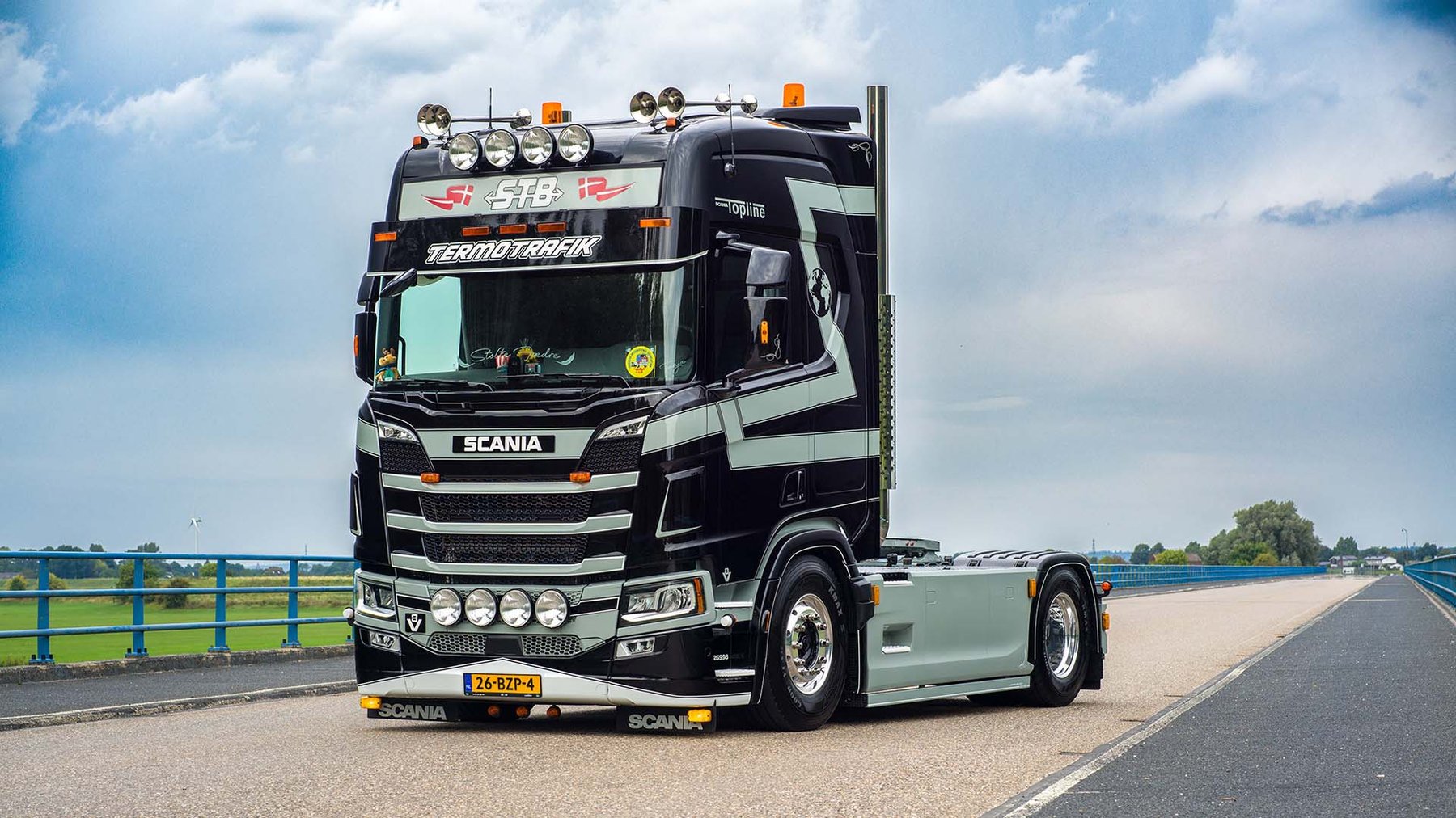 Truck Scania R 660 (A6X4BN)