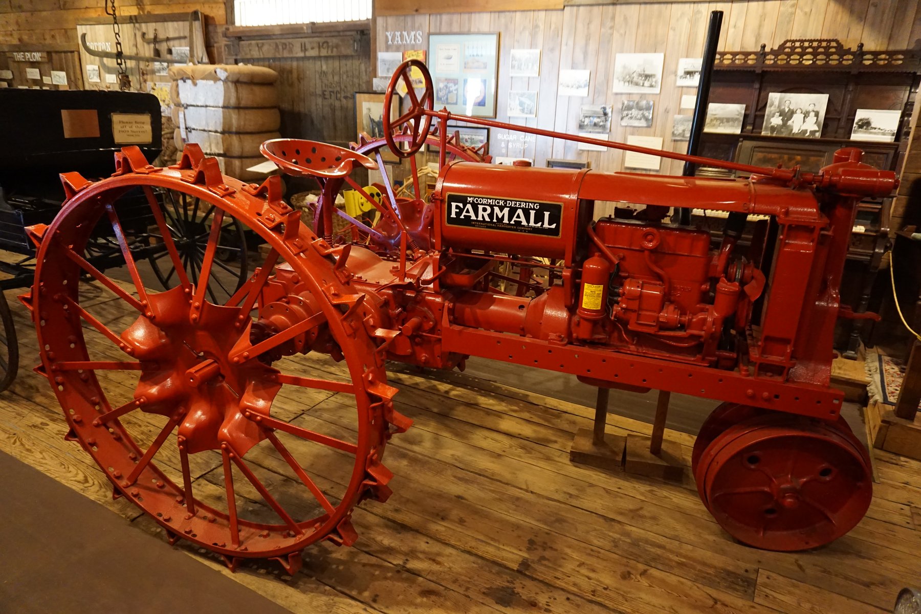 Tractor Mccormick Deering F-14