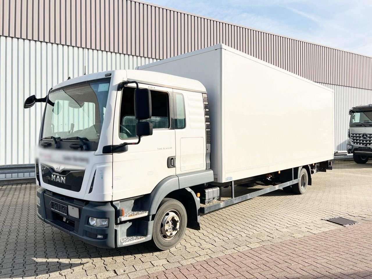 Truck MAN TGL 12.220 4X2 BL EEV