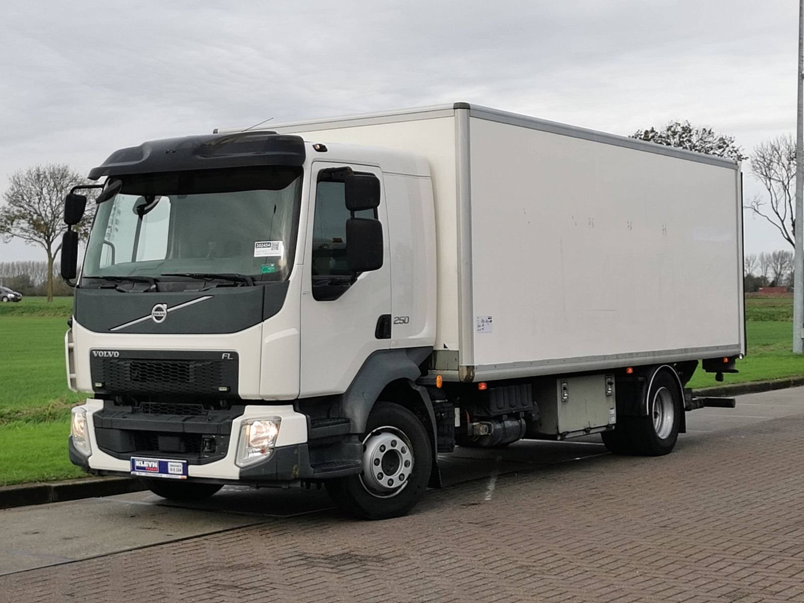 Lastwagen Volvo 12-6X2RA-8021S