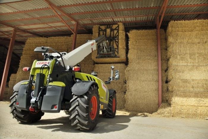 Tractor CLAAS 7035 SCORPION