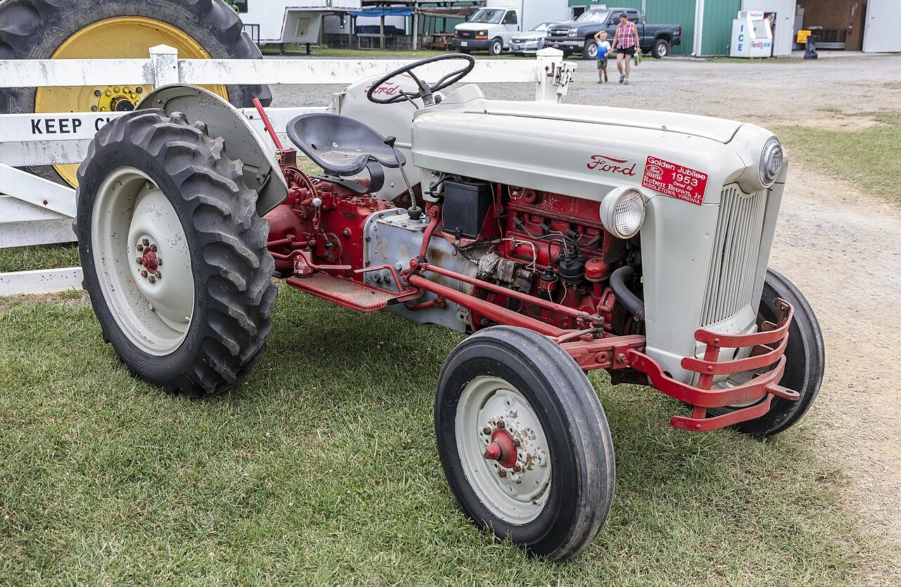 Tractor Ford NAA tractor