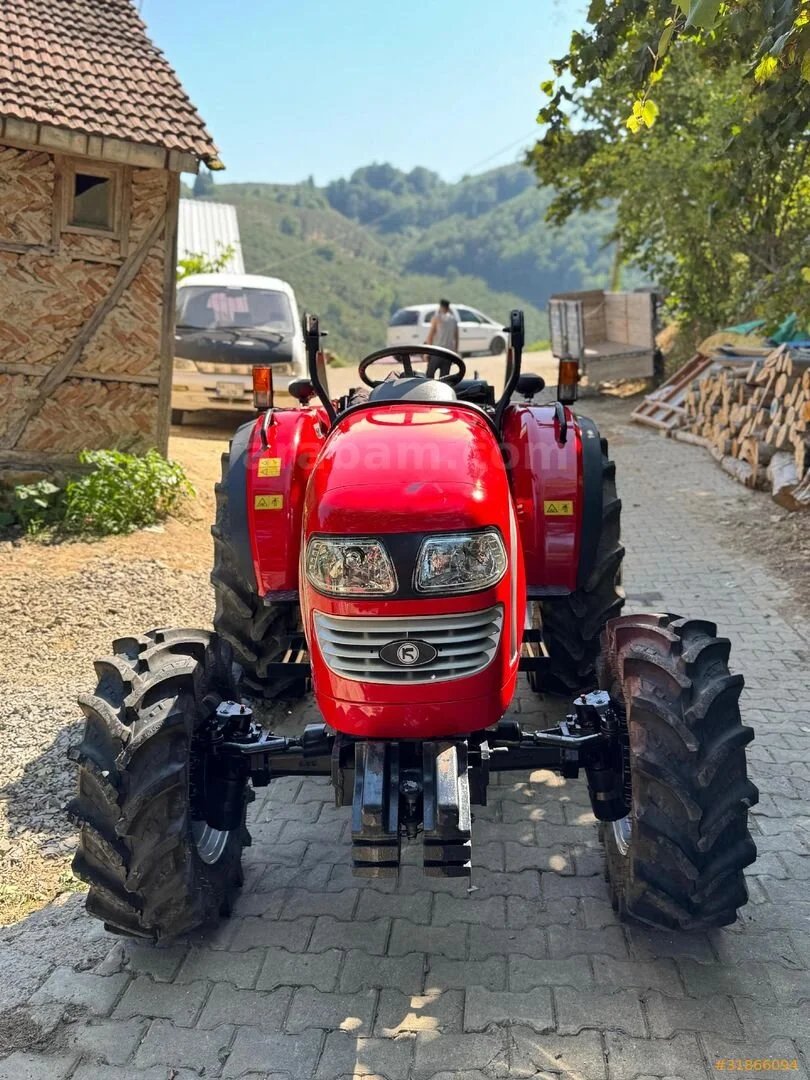 Traktor Karatas 7549