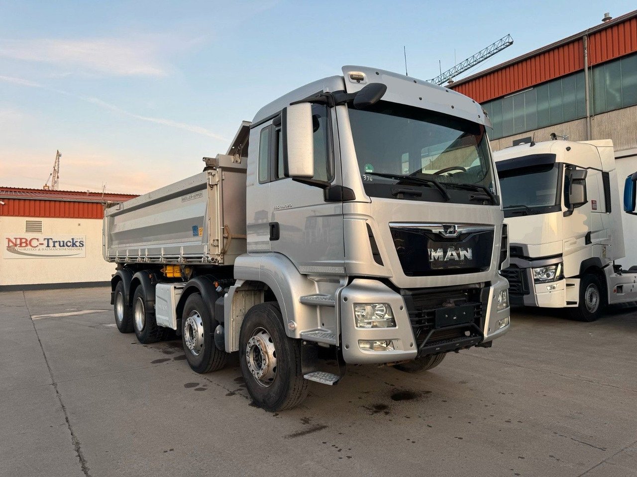 Truck MAN TGS 41.470 8x4 BB CH