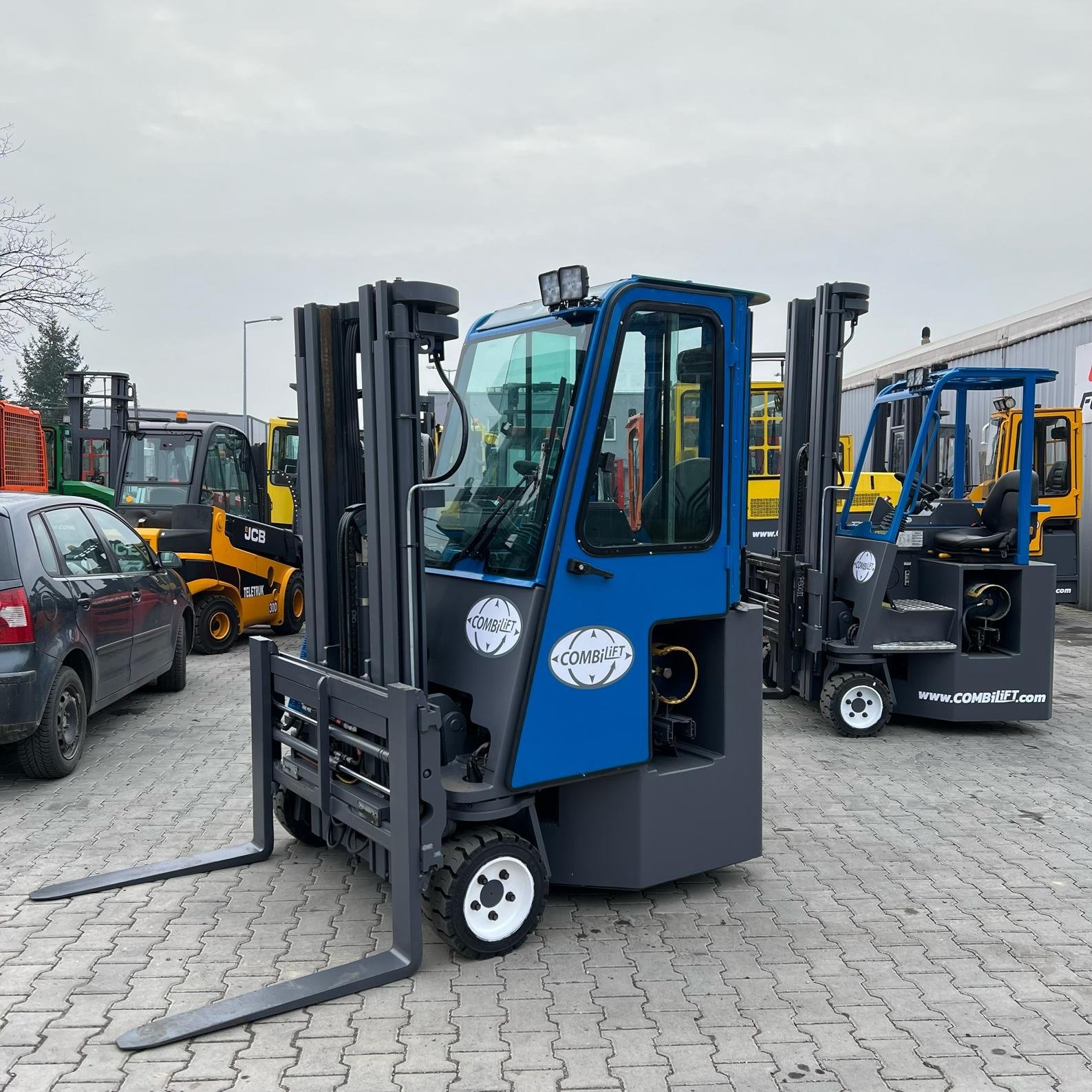 Wózki boczne i czterokierunkowe Combilift CB3000 / GAS / DUPLEX 4000MM / FORK-POSITIONER / SIDE-SHIFT