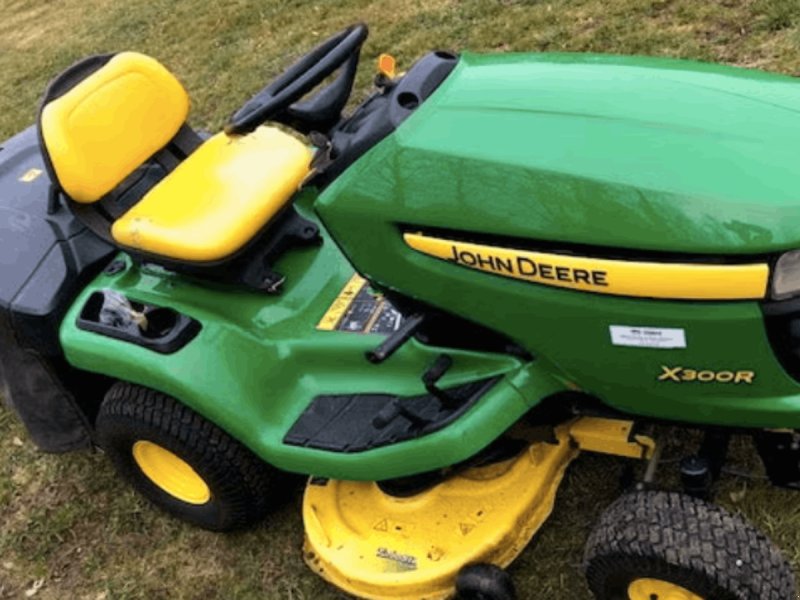 Ride-on mowers John Deere X300R