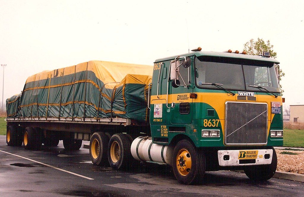Lastwagen Triple E COMMANDER II 881