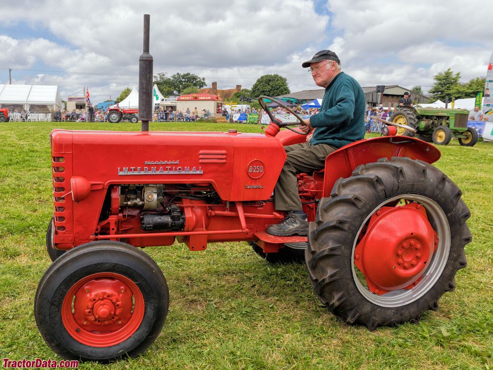 Tractor International B250