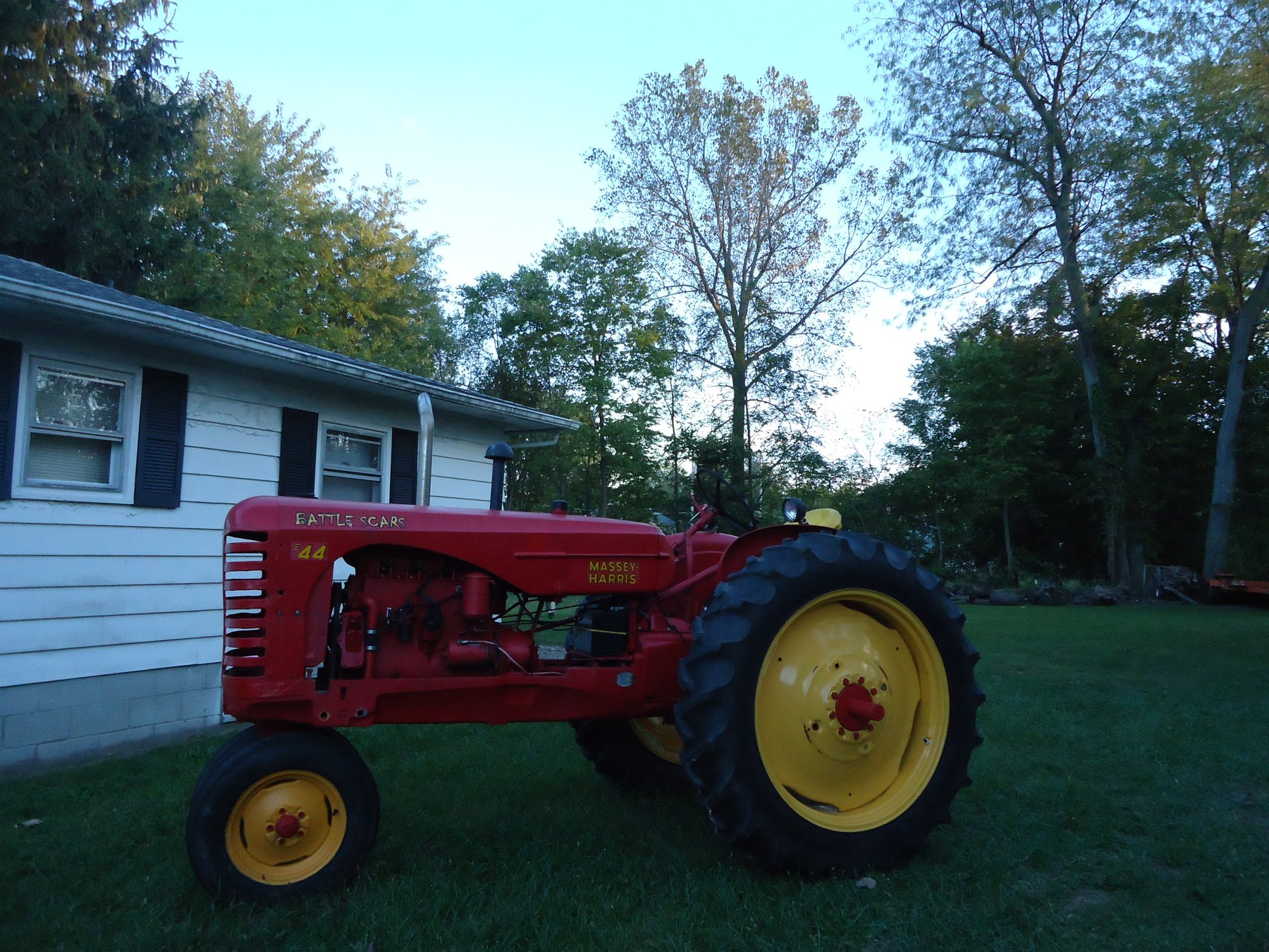 Tractor Massey Harris 744D