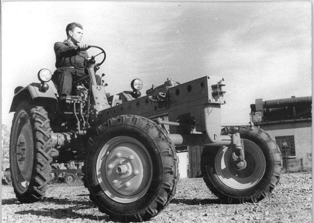Tractor Traktorenwerk Schönebeck RS09/122