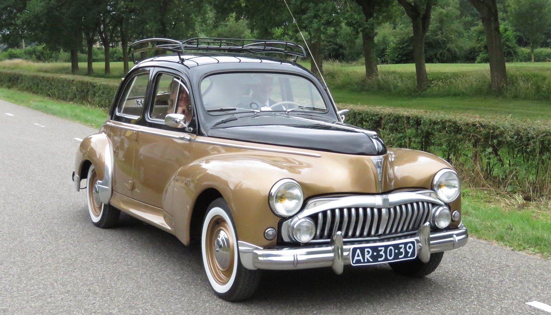 Van Peugeot 203 A8