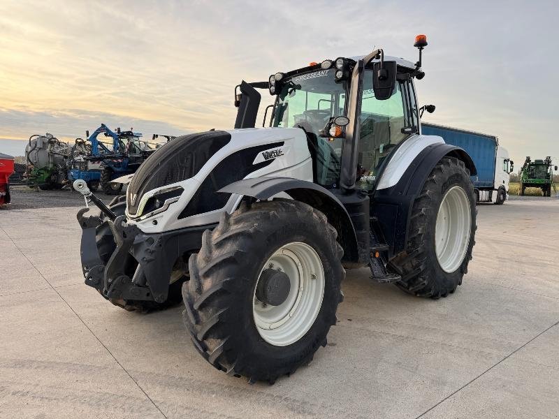 Tractor Valtra T180-4X4/275