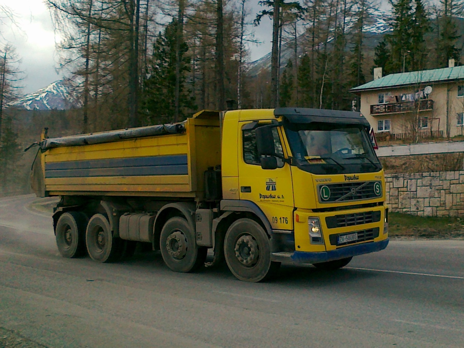 Truck Volvo FM 420 8X4