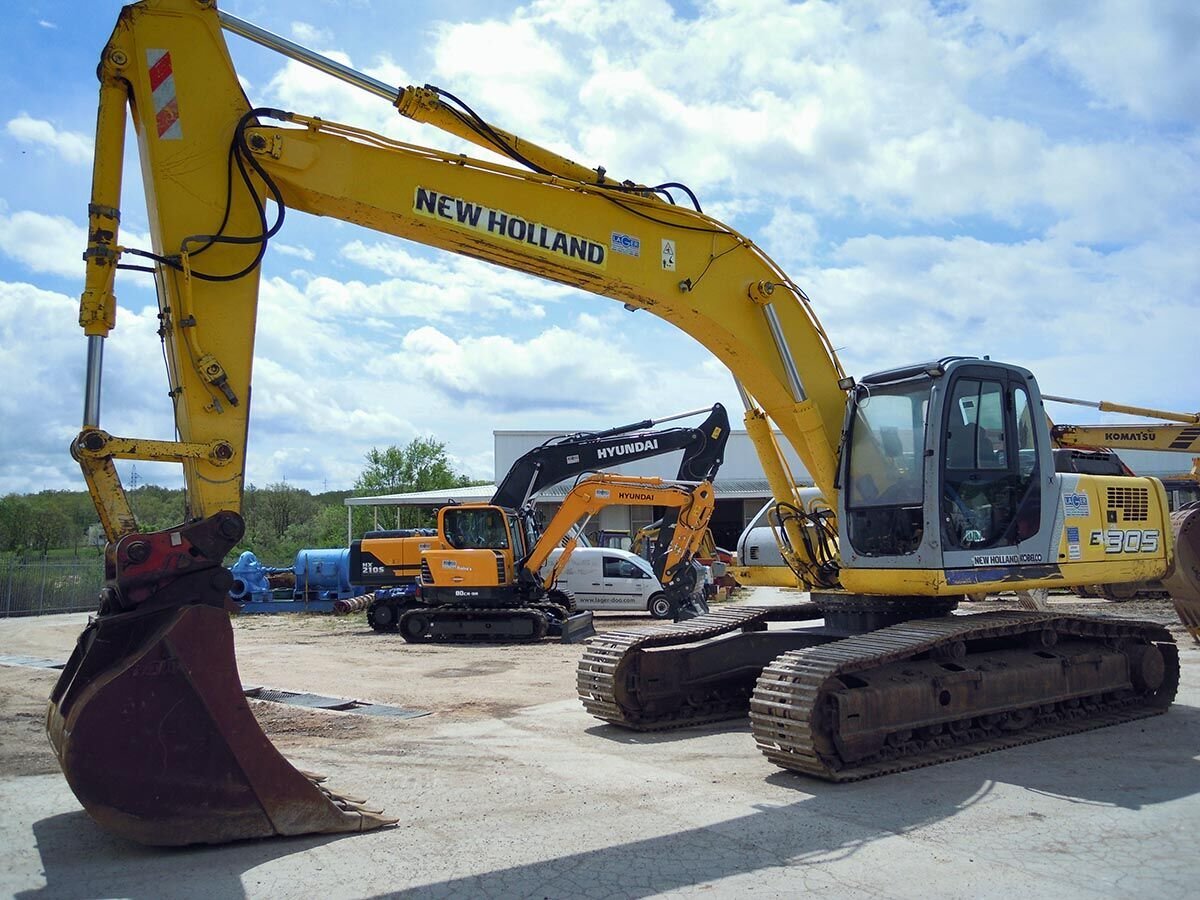 Excavator New Holland E305LC