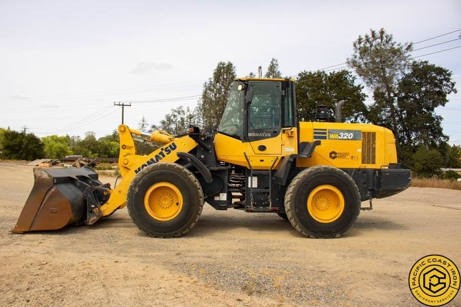 Komatsu WA320-7