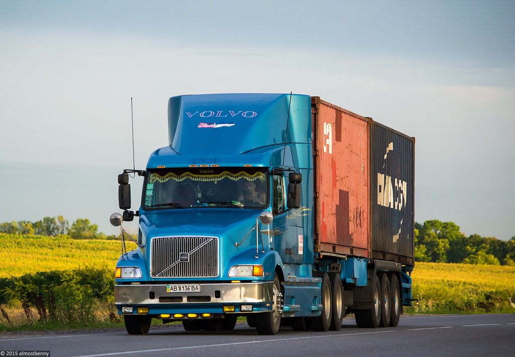 Samochód ciężarowy Mack B8136SX