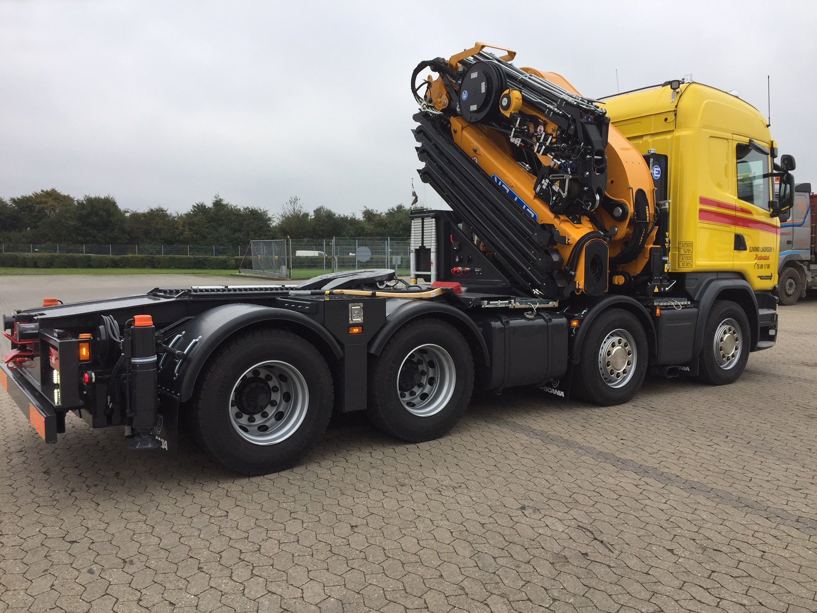 Truck Sisu E12M K-PP-465-6X2/615+130