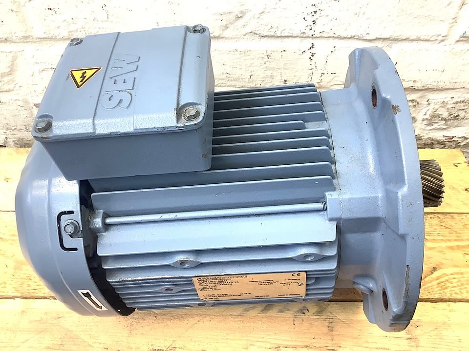 Electric motor SEW-EURODRIVE DRE100M4