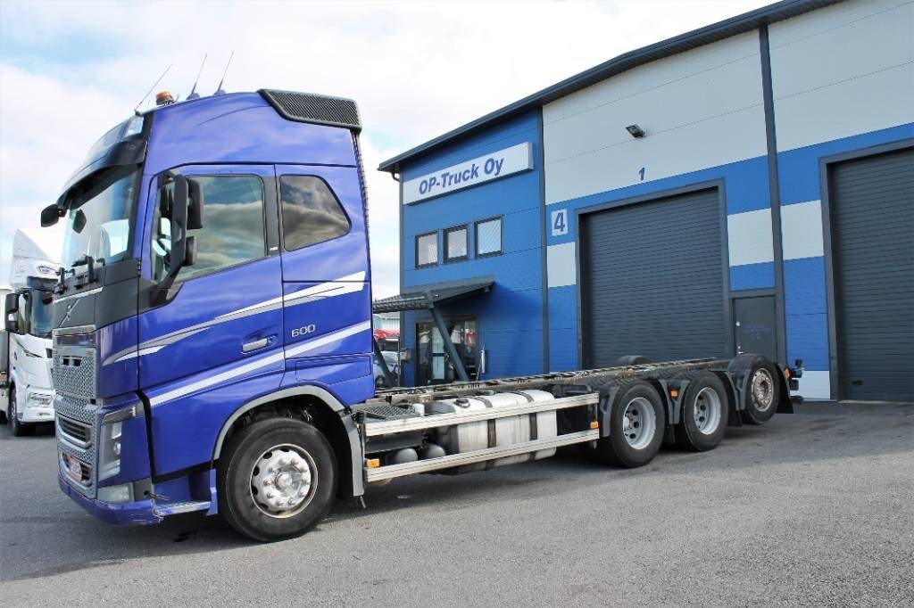 Truck Volvo 16 600 8x4 Tridem