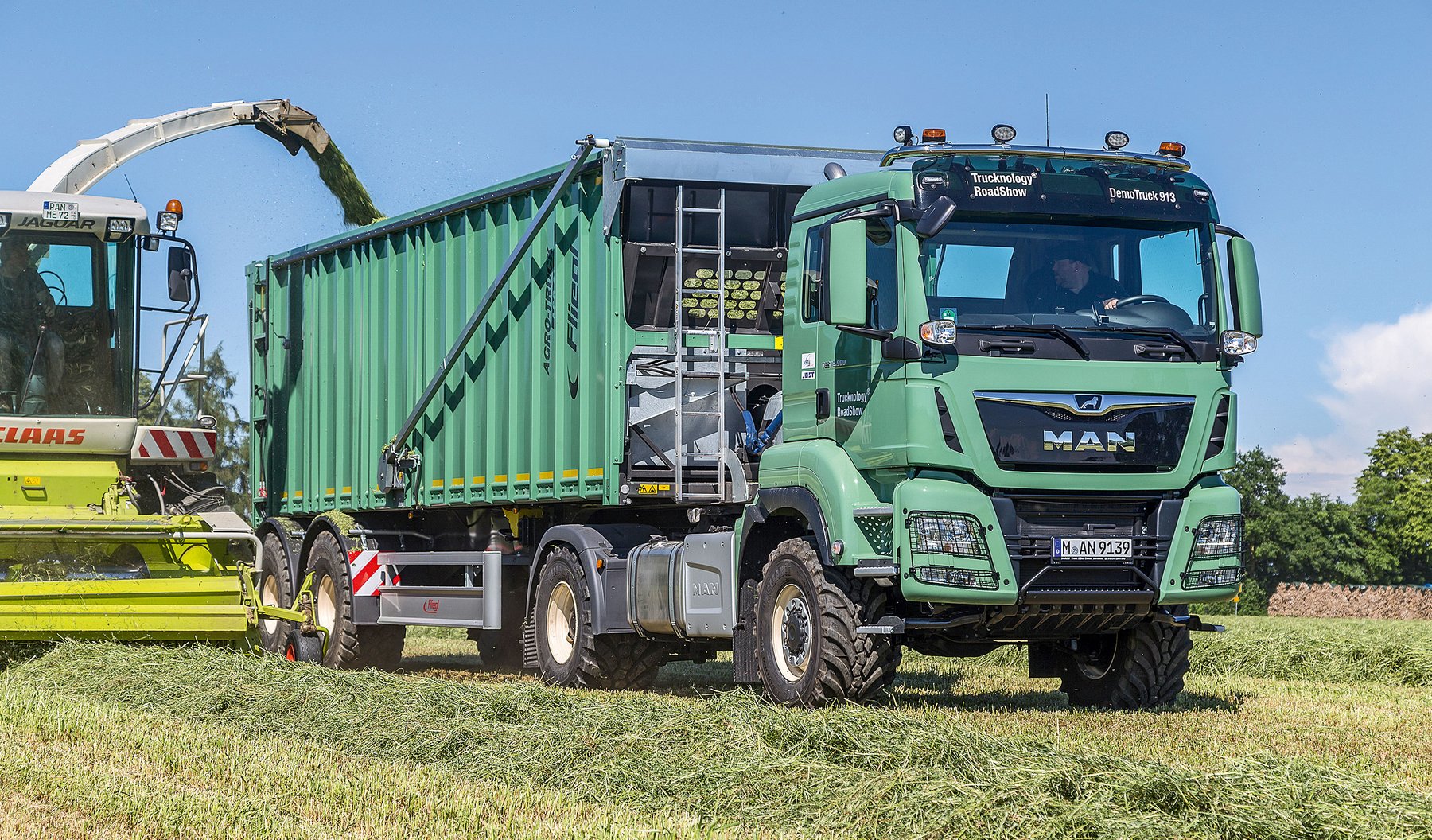 Truck MAN 2 AXLE + ARTIC MOWING MACHINE