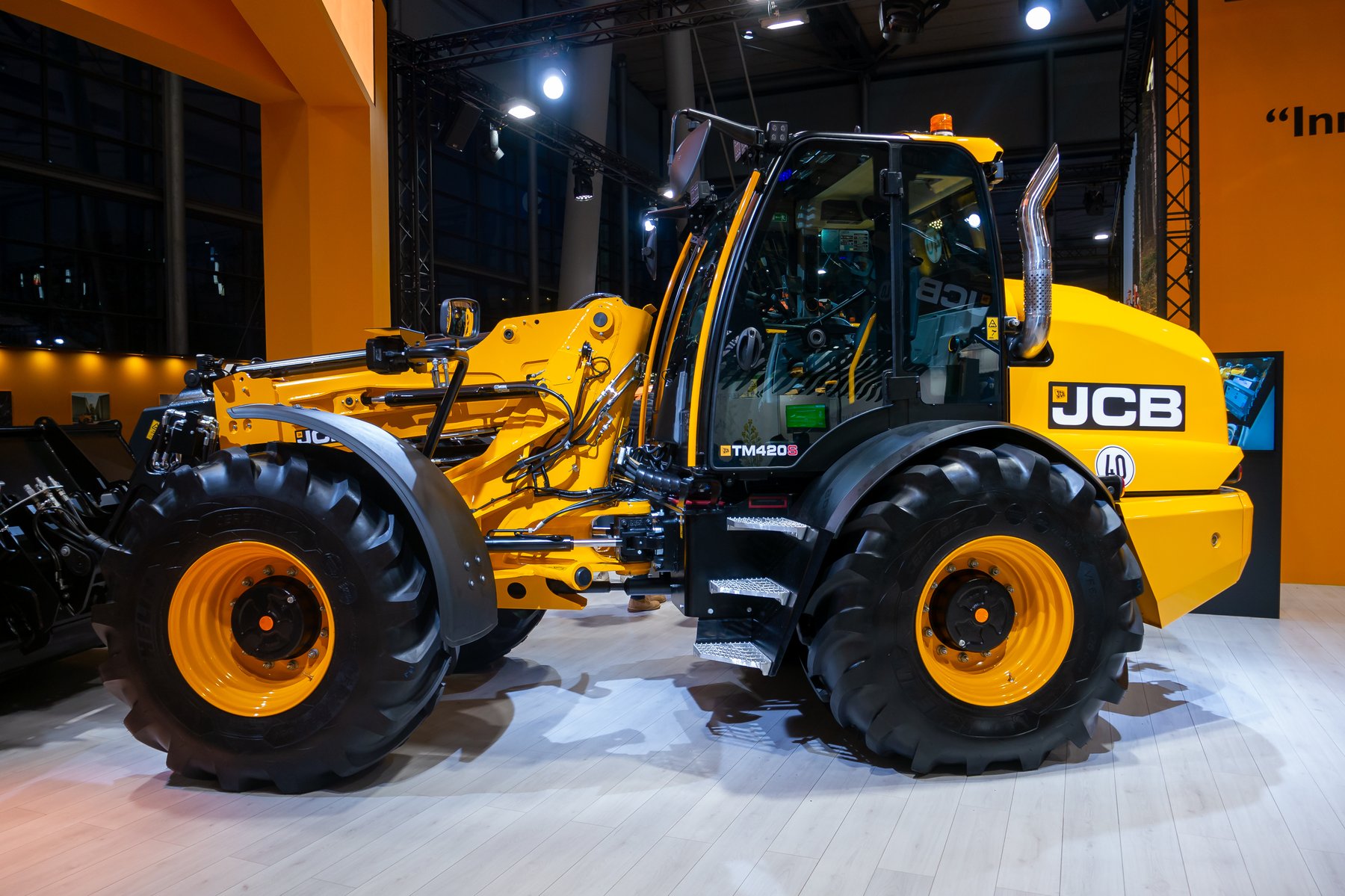 Tractor JCB TM420S