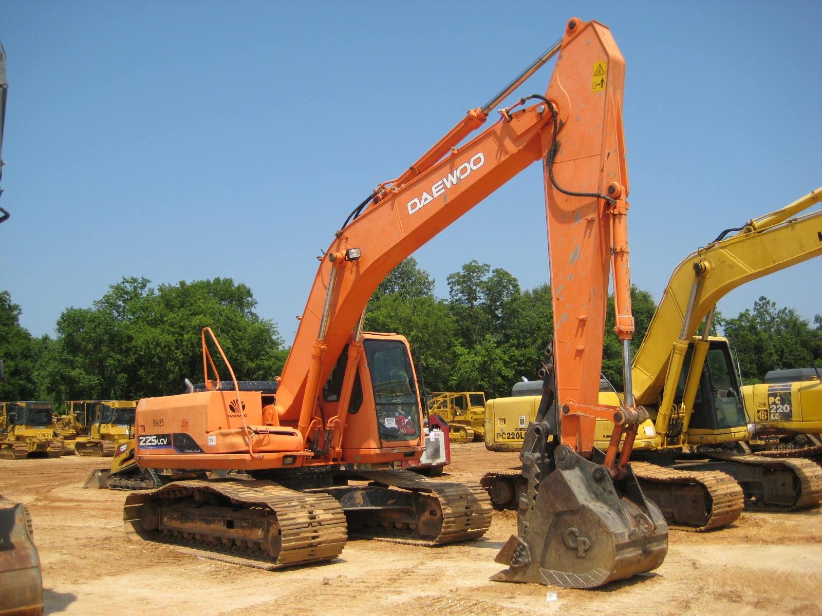 Bagger Daewoo S225LCV