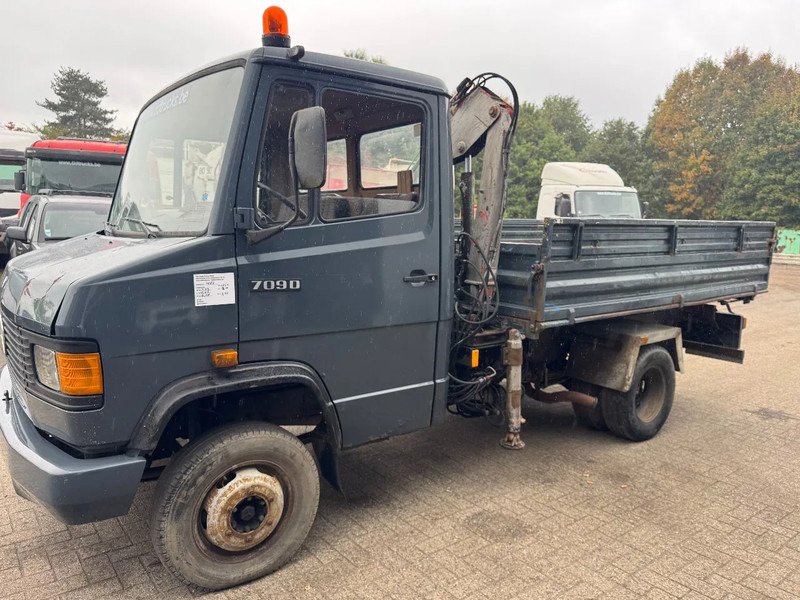Truck Mercedes Benz 709 D KAMPEERAUTO