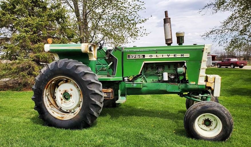 Harvester Oliver 5542 combine