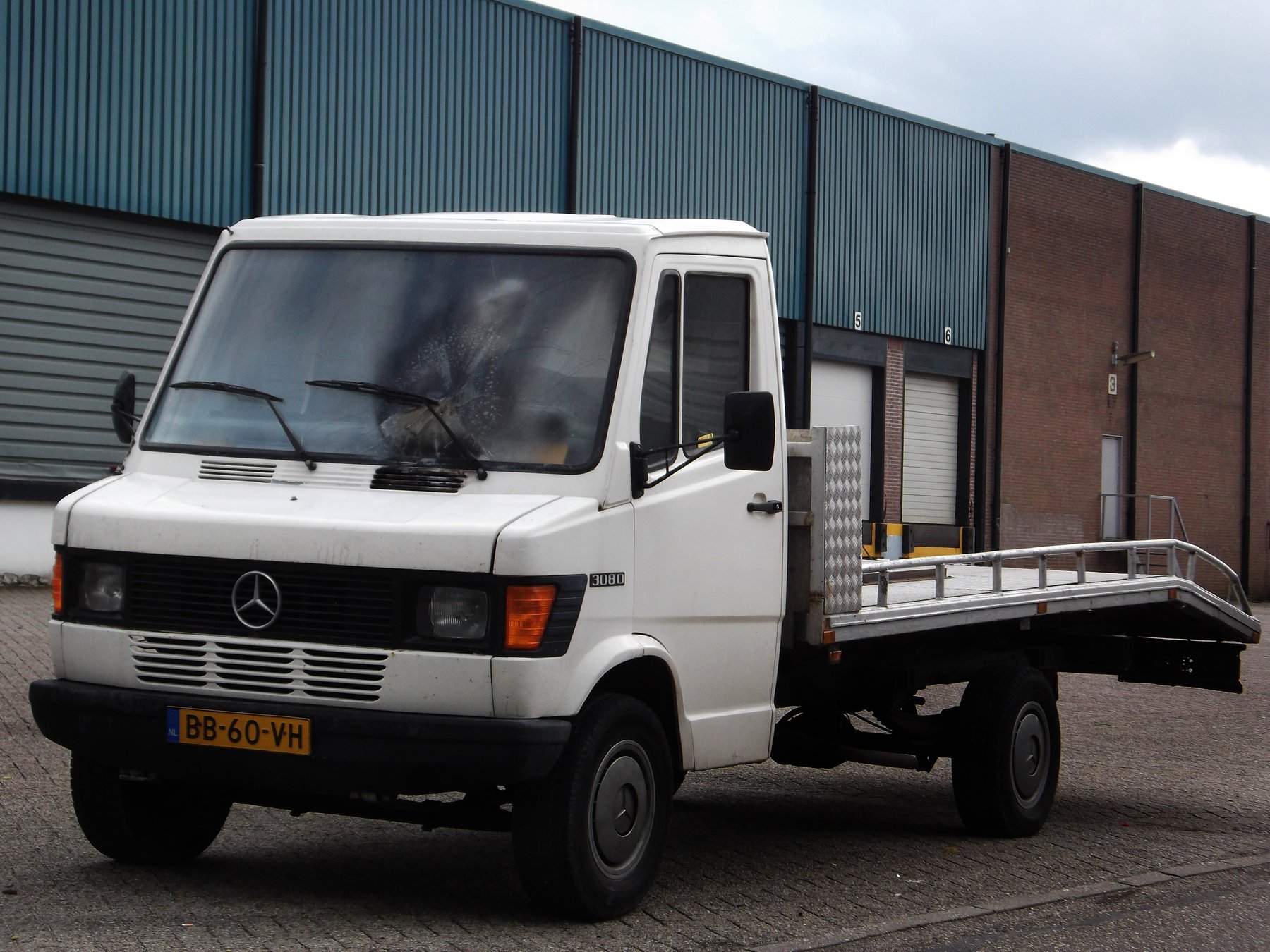 Truck Mercedes Benz 308D-3.55T/335