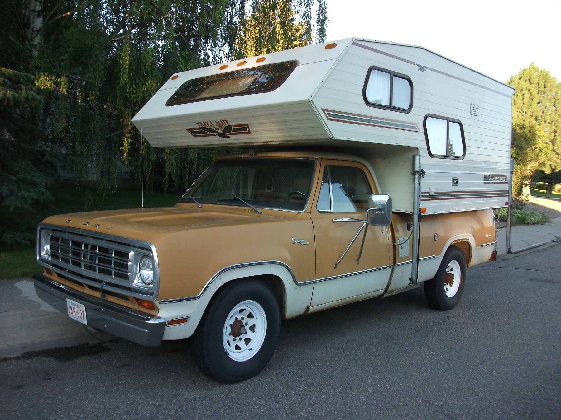 Dodge D200