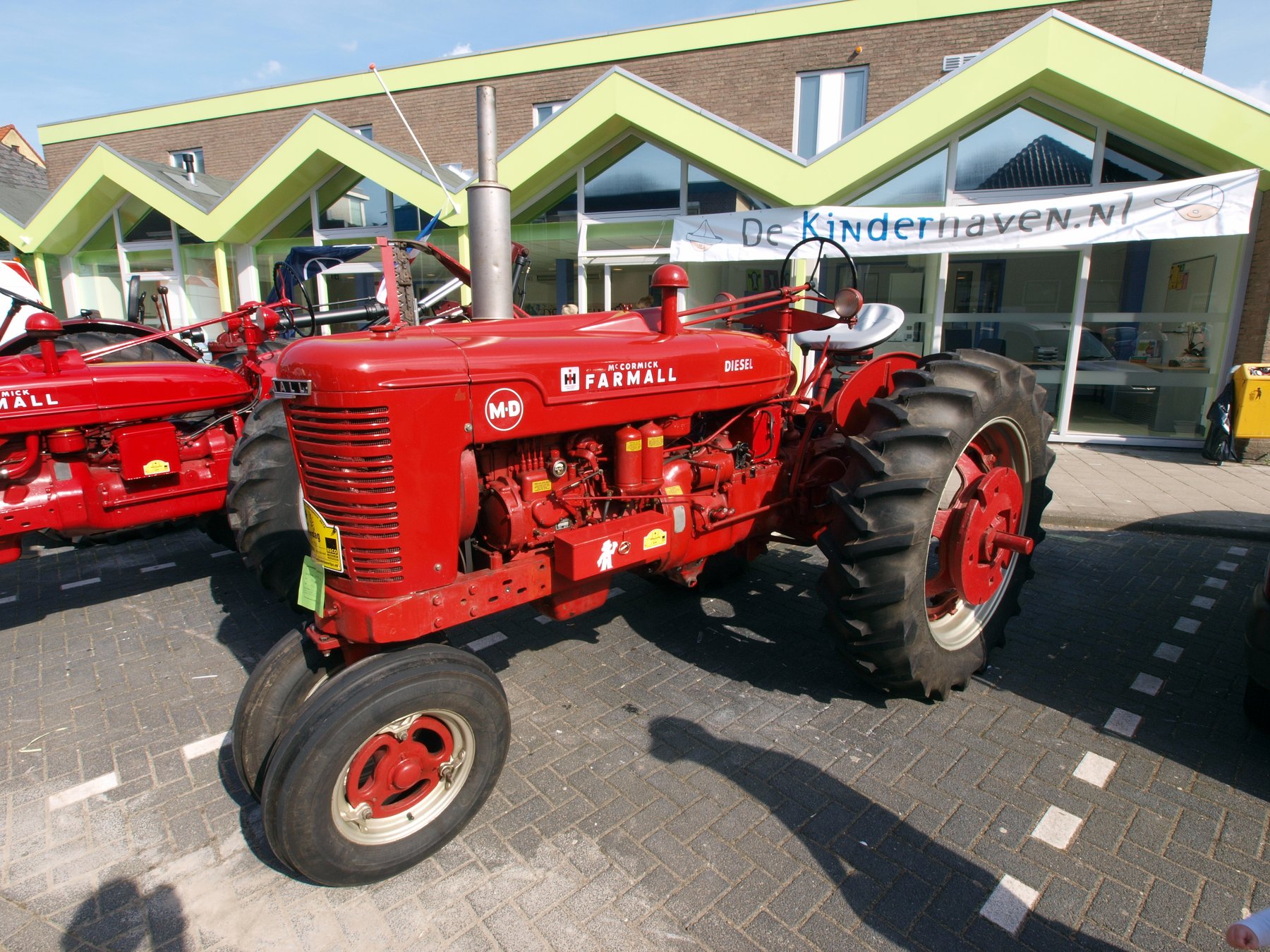 Tractor McCormick B-275 DIESEL/1880-63