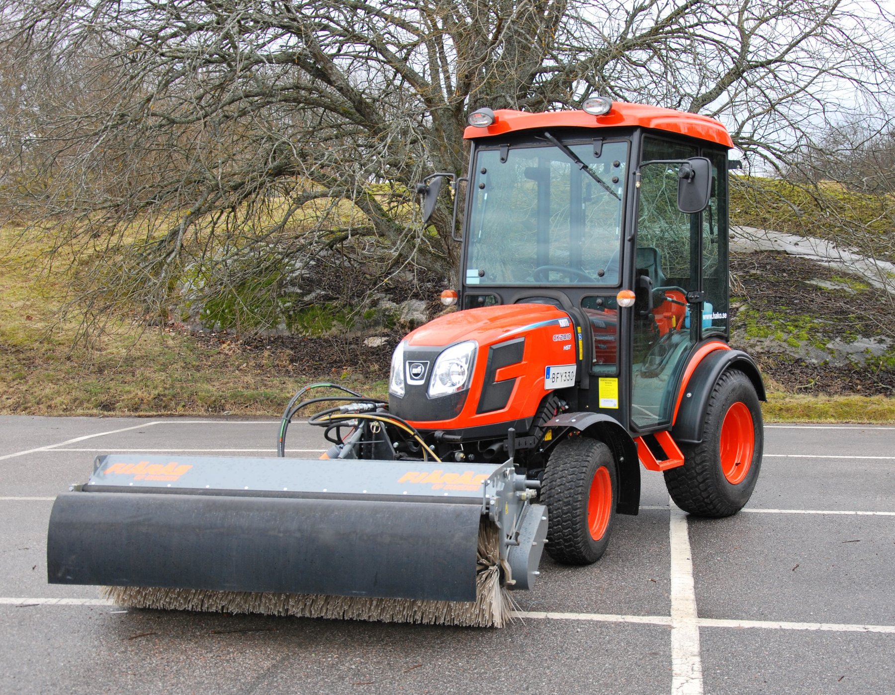 Tractor Kioti CK3310
