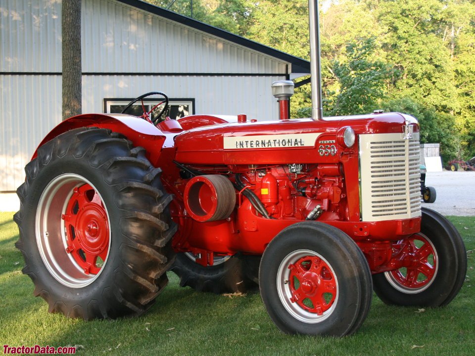 Tractor International Harvester 650