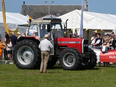 Massey Ferguson 390