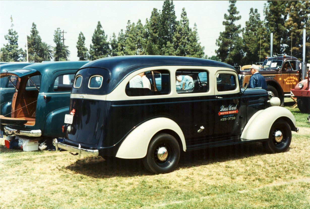 Van Chevrolet LIGHT DUTY CARRYALL SUBURBAN